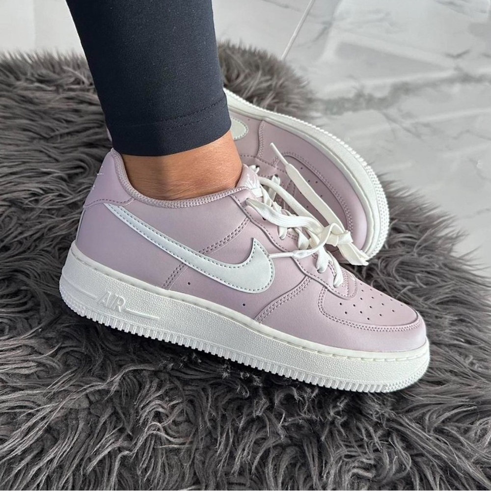 Nike | Women’s Lilac Low-Top Air Force One Lace Up Sneakers White Swoosh Sz 8.5
